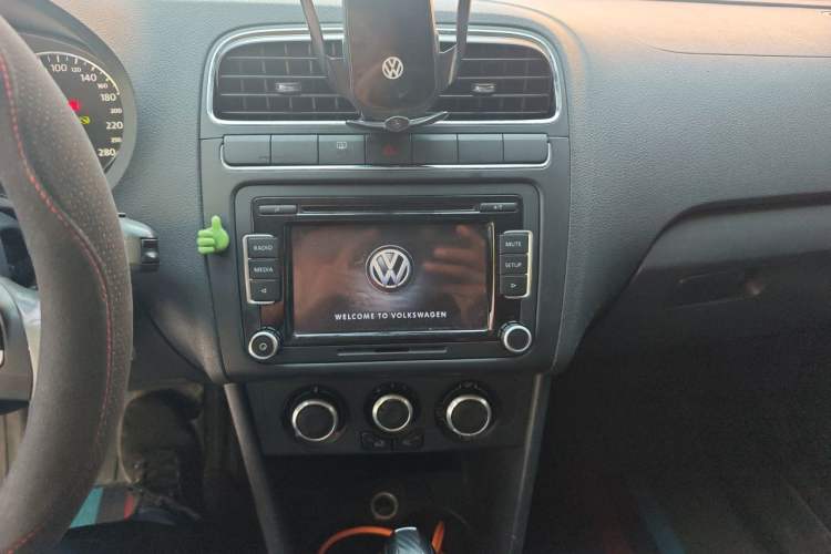 Used Volkswagen Polo 2011 1.6L Automatic ZhiShang Version Audio And AC Panel