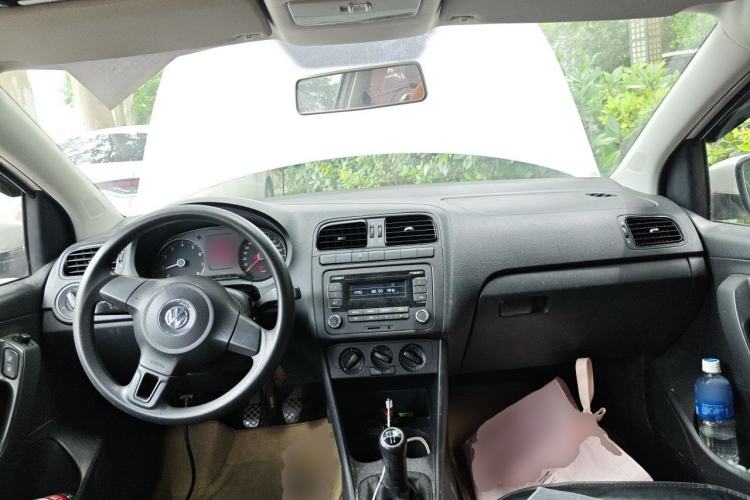 Used Volkswagen Polo 2011 1.4L Manual ZhiLe Edition Center Console