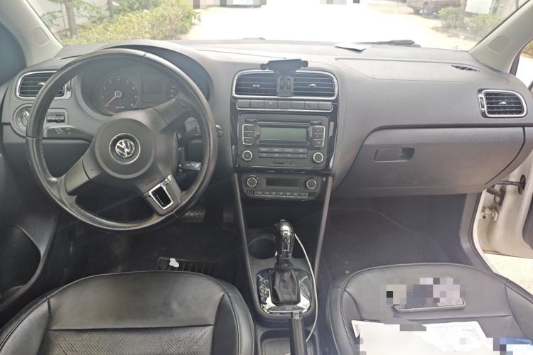 Used Volkswagen Polo 2011 1.6L Automatic ZhiKu Edition Center Console