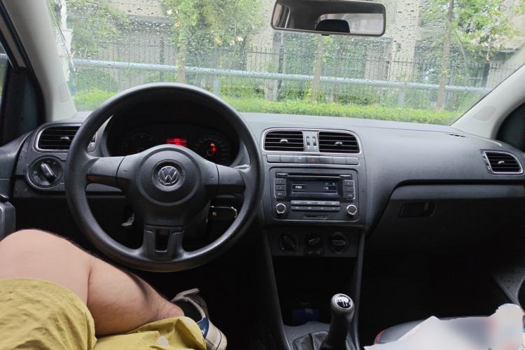 Used Volkswagen Polo 2011 1.6L Manual ZhiShang Edition Center Console