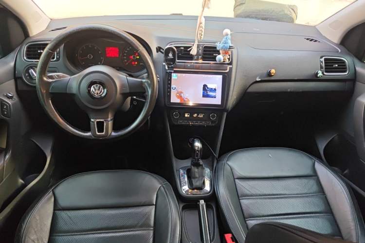 Used Volkswagen Polo 2011 1.4L Automatic ZhiCool Edition Center Console