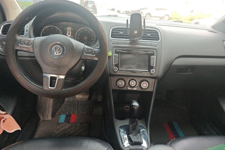Used Volkswagen Polo 2011 1.6L Automatic ZhiShang Version Center Console