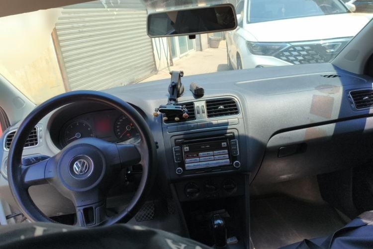 Used Volkswagen Polo 2011 1.6L Automatic ZhiShang Version Center Console