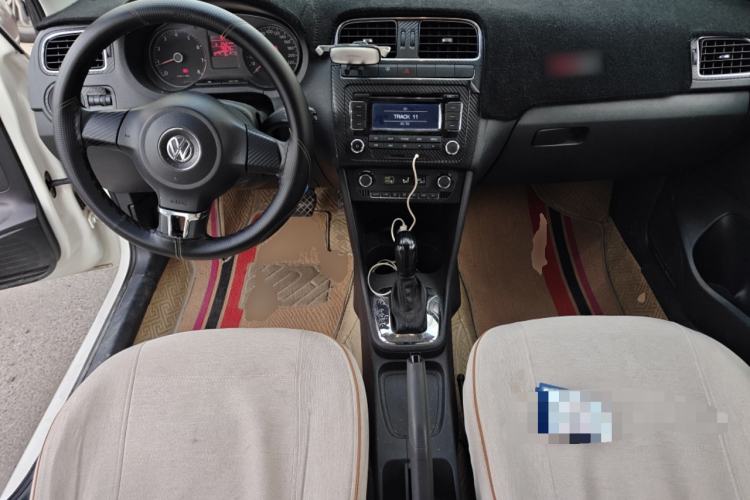 Used Volkswagen Polo 2011 1.6L Automatic ZhiShang Version Center Console