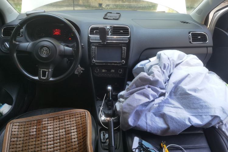 Used Volkswagen Polo 2011 1.6L Automatic ZhiKu Edition Center Console