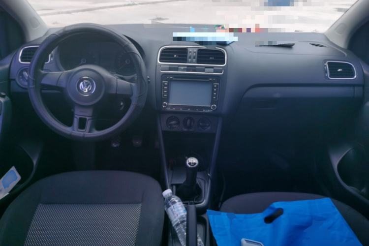 Used Volkswagen Polo 2011 1.6L Manual ZhiShang Edition Center Console