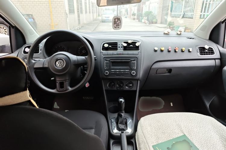 Used Volkswagen Polo 2011 1.6L Automatic ZhiShang Version Center Console