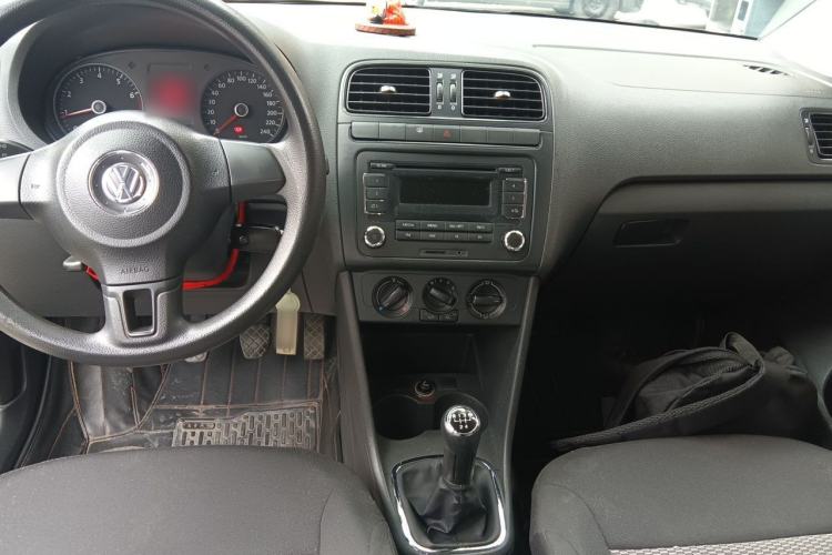 Used Volkswagen Polo 2011 1.4L Manual ZhiLe Edition Center Console