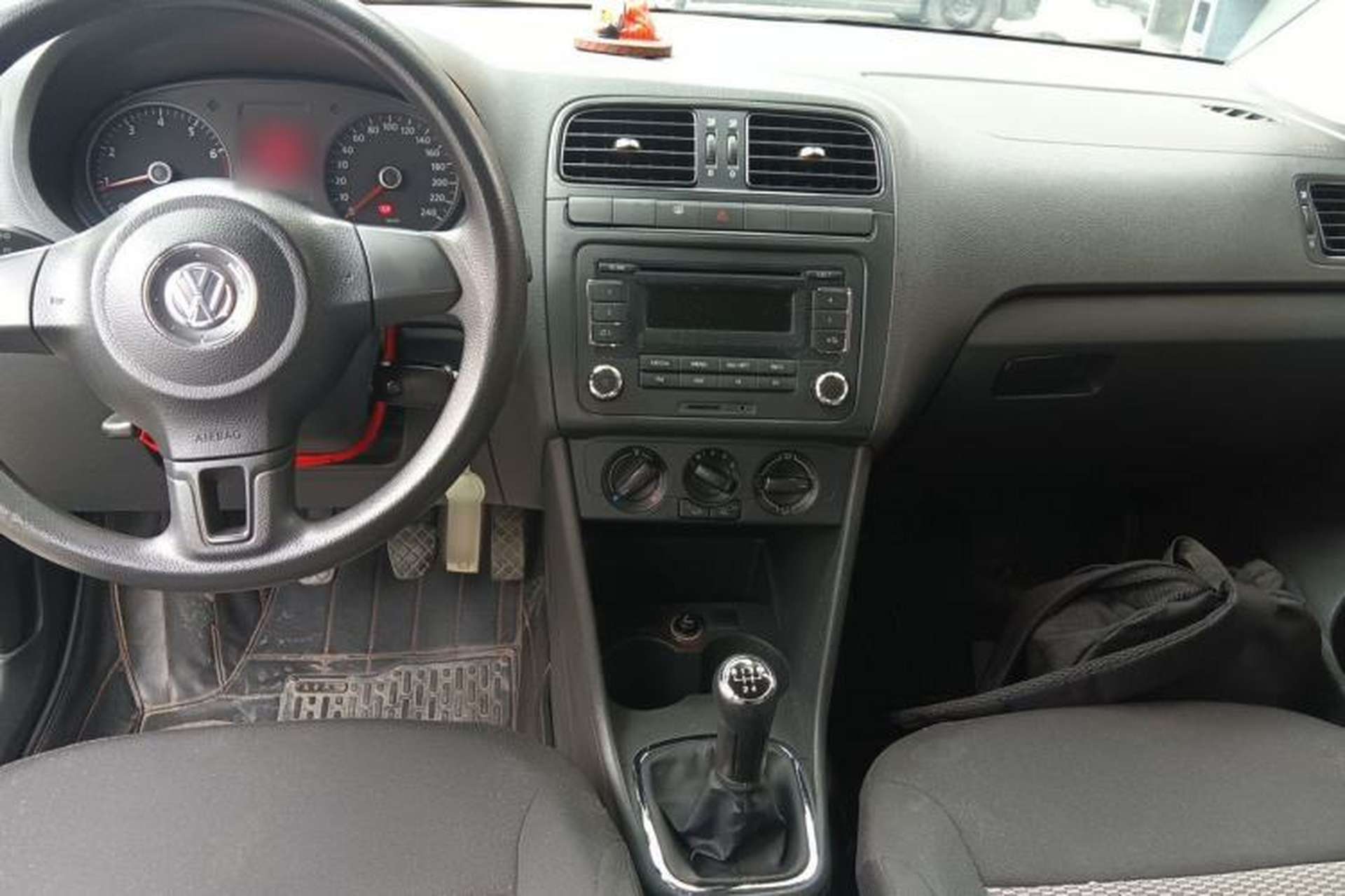 Used Volkswagen Polo 2011 1.4L Manual ZhiLe Edition Center Console
