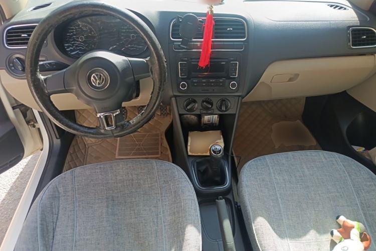 Used Volkswagen Polo 2011 1.6L Manual ZhiShang Edition Center Console