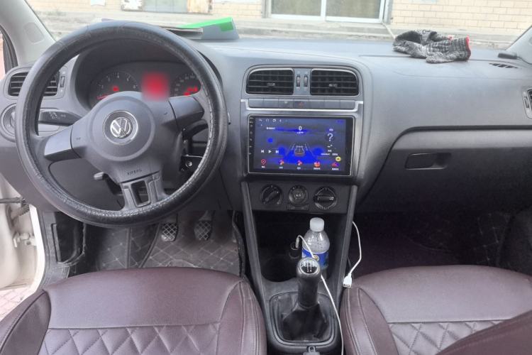 Used Volkswagen Polo 2011 1.4L Manual ZhiLe Edition Center Console