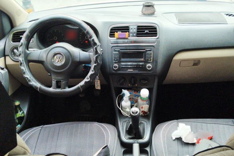 Used Volkswagen Polo 2011 1.6L Manual ZhiShang Edition Center Console