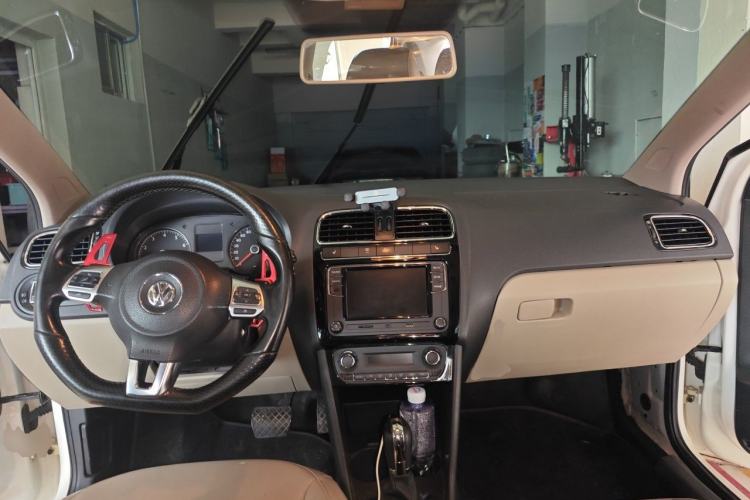 Used Volkswagen Polo 2011 1.4L Automatic ZhiCool Edition Center Console