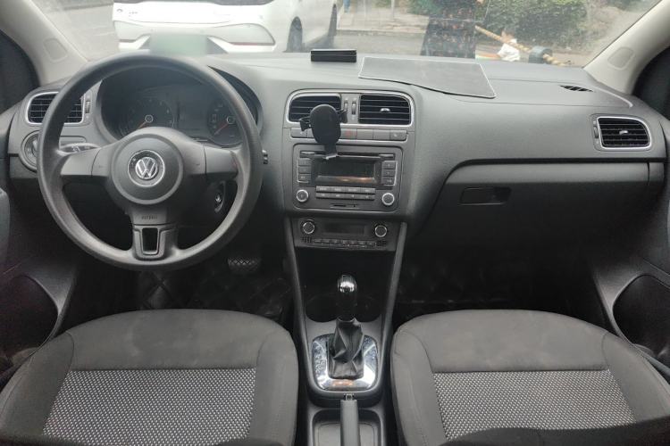 Used Volkswagen Polo 2011 1.4L Automatic ZhiCool Edition Center Console