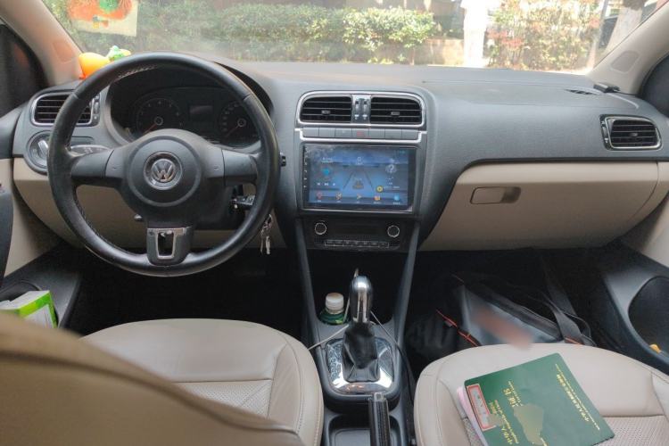 Used Volkswagen Polo 2011 1.4L Automatic ZhiShang Version Center Console