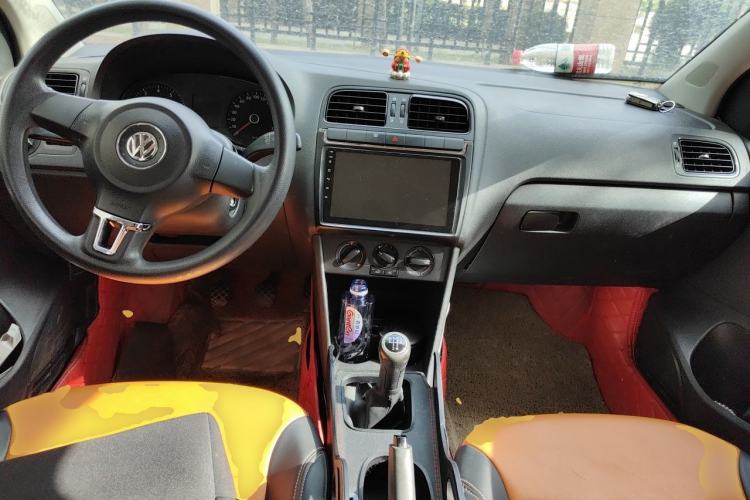 Used Volkswagen Polo 2011 1.4L Manual ZhiLe Edition Center Console