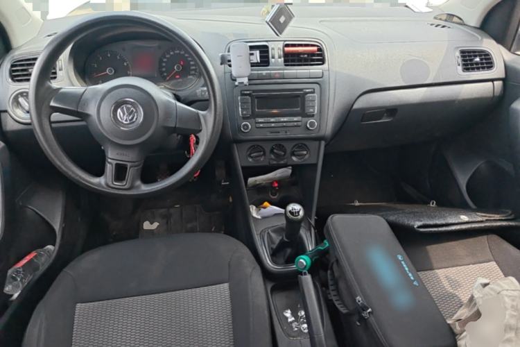 Used Volkswagen Polo 2011 1.4L Manual ZhiLe Edition Center Console