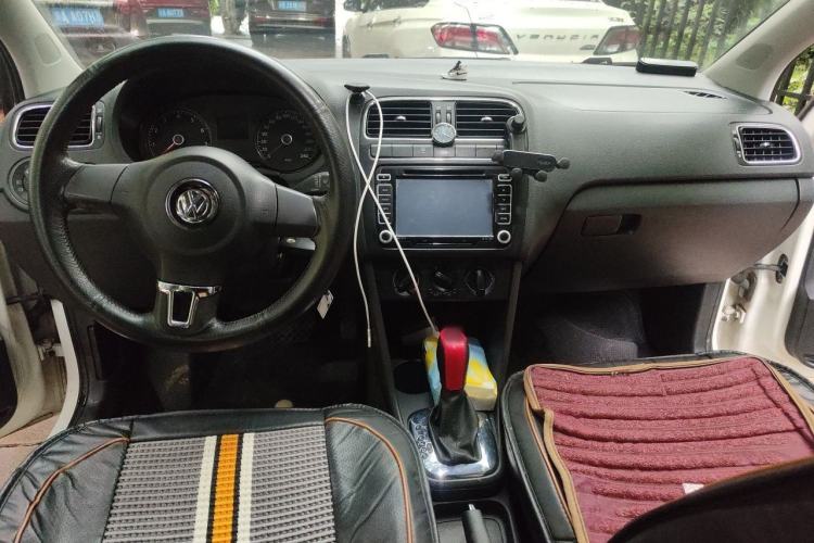 Used Volkswagen Polo 2011 1.6L Automatic ZhiShang Version Center Console