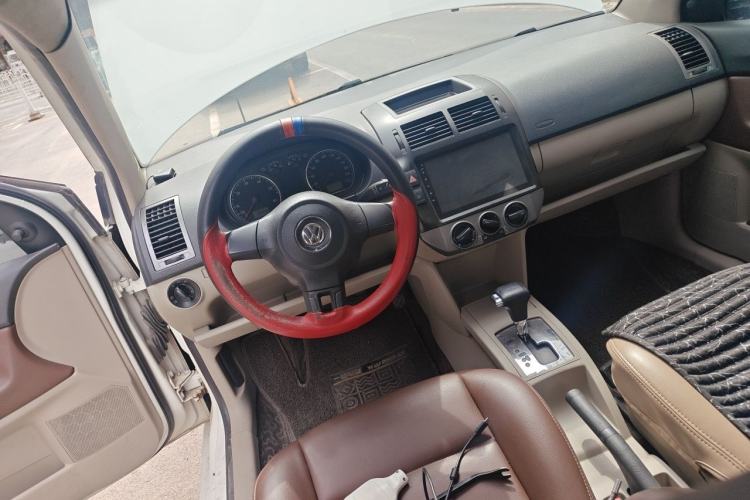 Used Volkswagen Polo 2011 Jingqu 1.4L Automatic Shishang Edition Center Console