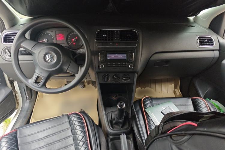 Used Volkswagen Polo 2011 1.6L Manual ZhiShang Edition Center Console
