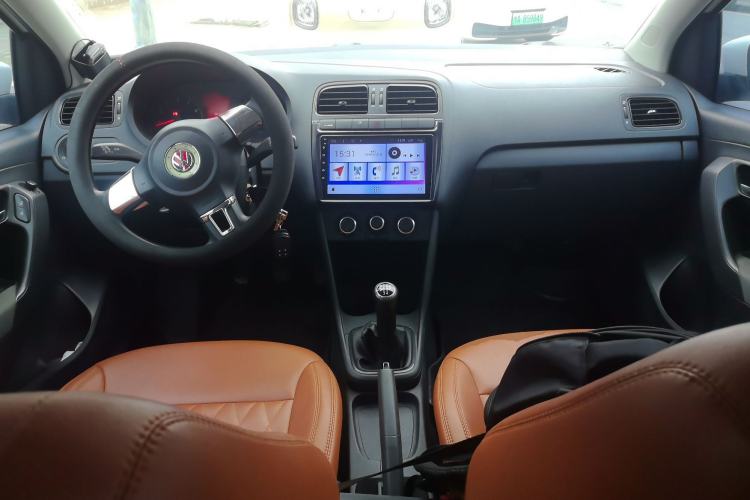 Used Volkswagen Polo 2011 1.4L Manual ZhiLe Edition Center Console