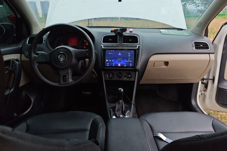 Used Volkswagen Polo 2011 1.4L Automatic ZhiShang Version Center Console