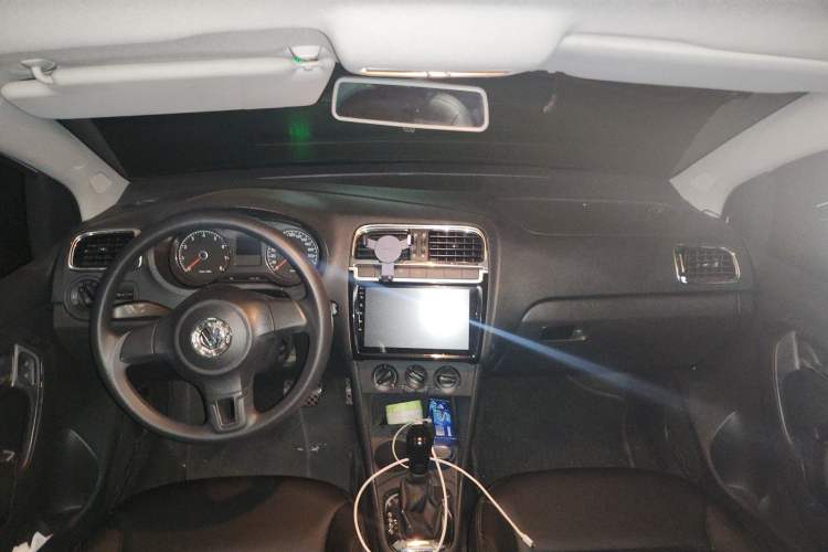 Used Volkswagen Polo 2011 1.6L Automatic ZhiShang Version Center Console
