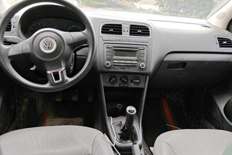 Used Volkswagen Polo 2011 1.6L Manual ZhiShang Edition Center Console