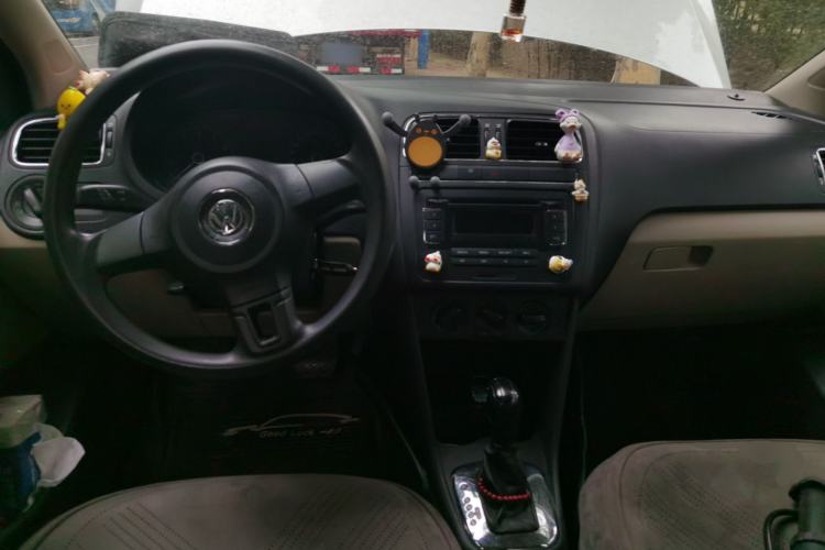 Used Volkswagen Polo 2011 1.4L Automatic ZhiShang Version Center Console