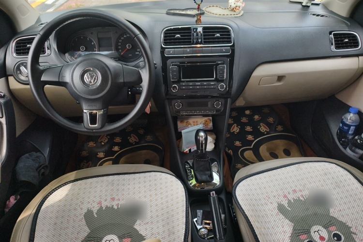 Used Volkswagen Polo 2011 1.6L Automatic ZhiKu Edition Center Console