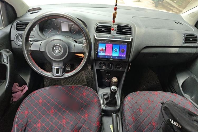 Used Volkswagen Polo 2011 1.4L Manual ZhiLe Edition Center Console