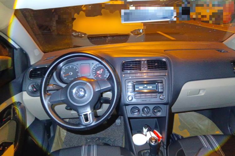 Used Volkswagen Polo 2011 1.6L Manual ZhiShang Edition Center Console