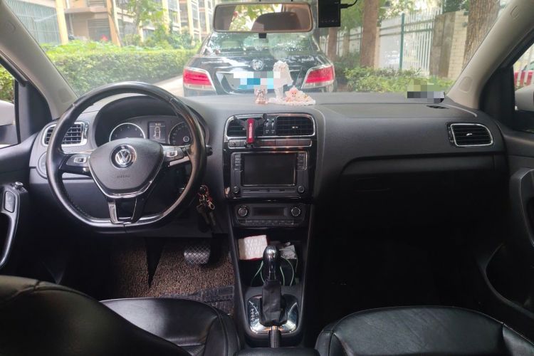 Used Volkswagen Polo 2011 1.6L Automatic ZhiKu Edition Center Console