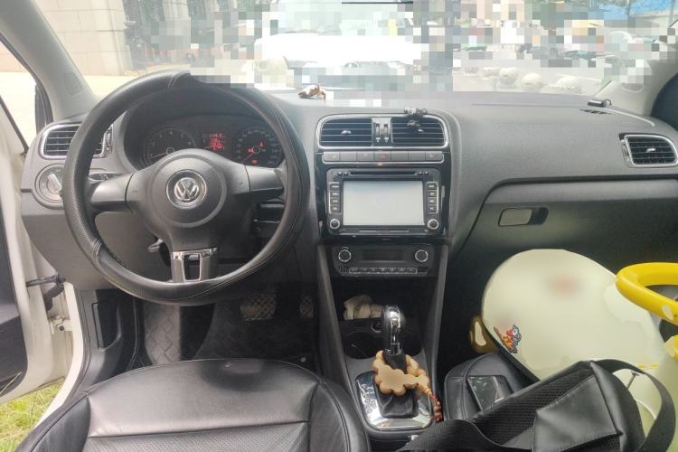 Used Volkswagen Polo 2011 1.6L Automatic ZhiKu Edition Center Console