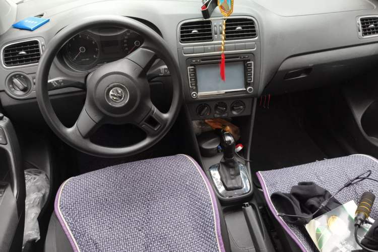 Used Volkswagen Polo 2011 1.6L Automatic ZhiShang Version Center Console