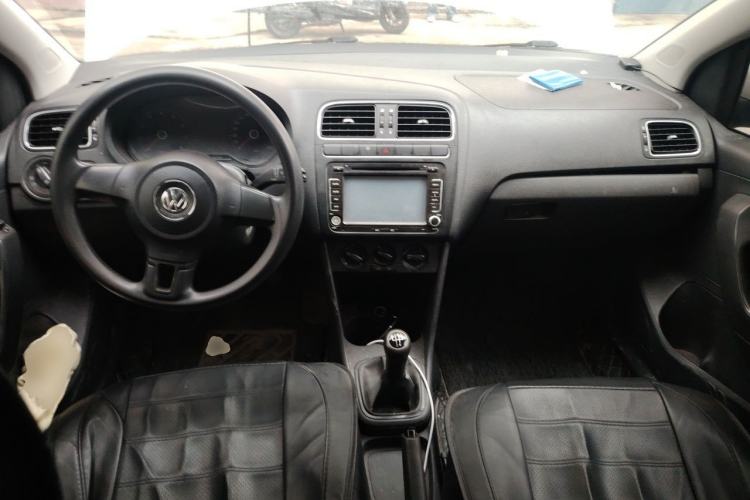 Used Volkswagen Polo 2011 1.6L Manual ZhiShang Edition Center Console