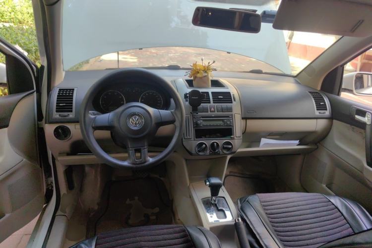 Used Volkswagen Polo 2011 Jingqu 1.6L Automatic Siku Edition Center Console