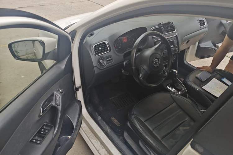 Used Volkswagen Polo 2011 1.6L Automatic ZhiKu Edition Driver Seat