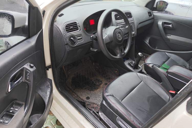 Used Volkswagen Polo 2011 1.6L Manual ZhiShang Edition Driver Seat