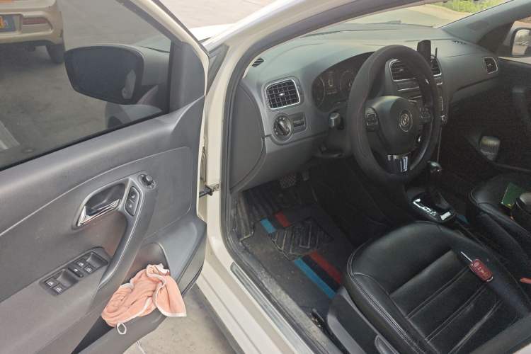 Used Volkswagen Polo 2011 1.6L Automatic ZhiShang Version Driver Seat