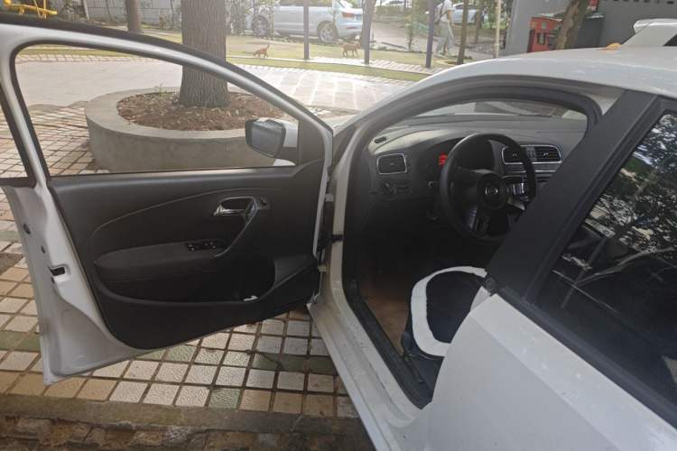 Used Volkswagen Polo 2011 1.6L Automatic ZhiShang Version Driver Seat