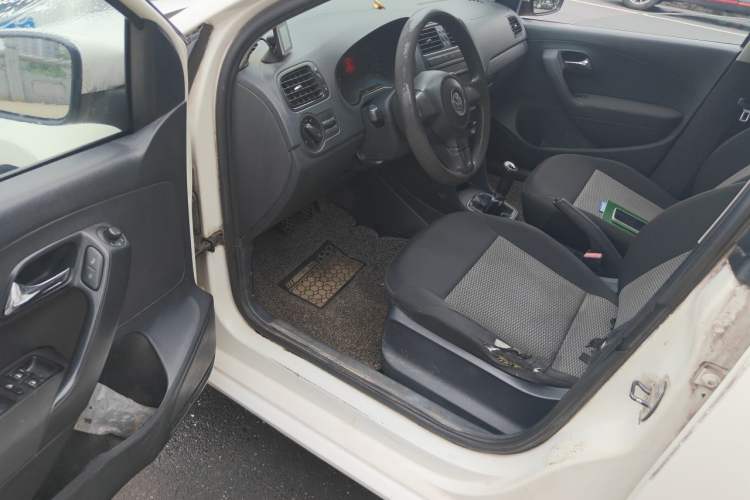 Used Volkswagen Polo 2011 1.4L Manual ZhiLe Edition Driver Seat