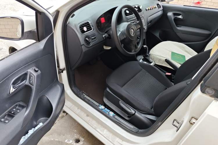 Used Volkswagen Polo 2011 1.6L Automatic ZhiShang Version Driver Seat