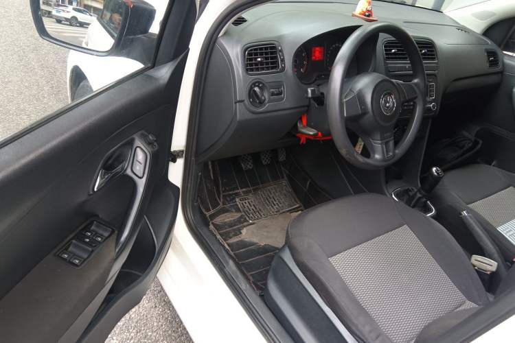 Used Volkswagen Polo 2011 1.4L Manual ZhiLe Edition Driver Seat
