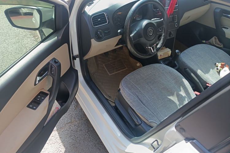 Used Volkswagen Polo 2011 1.6L Manual ZhiShang Edition Driver Seat