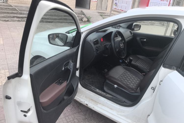 Used Volkswagen Polo 2011 1.4L Manual ZhiLe Edition Driver Seat