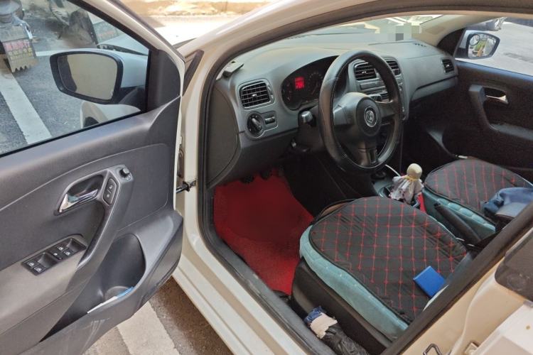 Used Volkswagen Polo 2011 1.4L Manual ZhiLe Edition Driver Seat