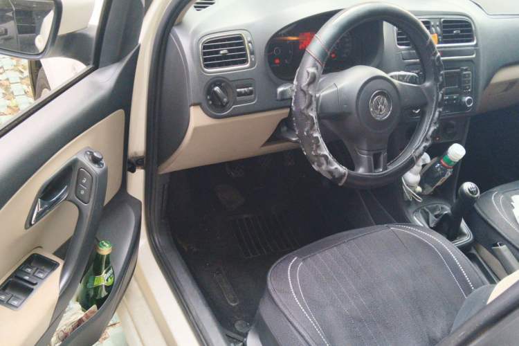 Used Volkswagen Polo 2011 1.6L Manual ZhiShang Edition Driver Seat