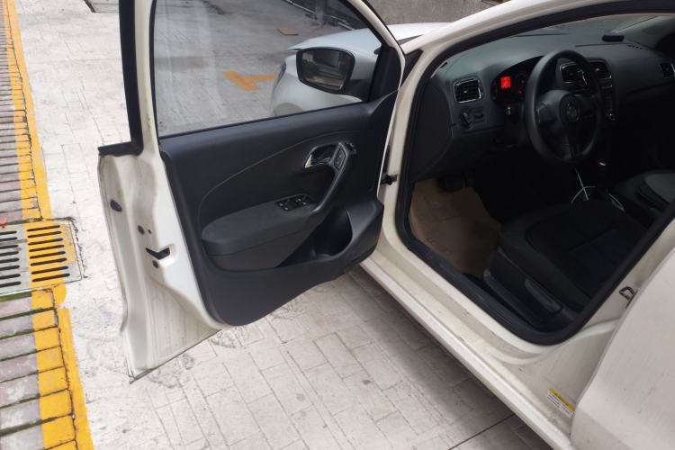 Used Volkswagen Polo 2011 1.6L Automatic ZhiShang Version Driver Seat