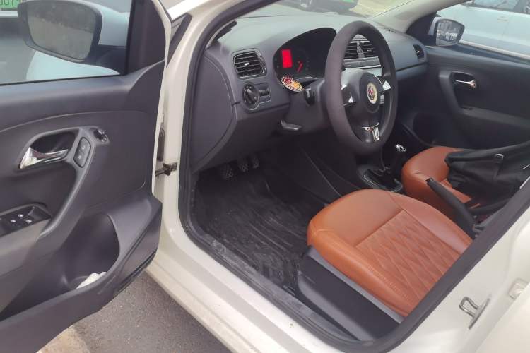 Used Volkswagen Polo 2011 1.4L Manual ZhiLe Edition Driver Seat